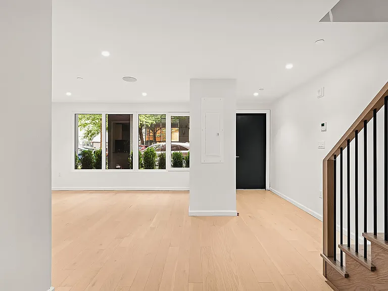 41-01 24th St #Townhouse 1 — Photo 2