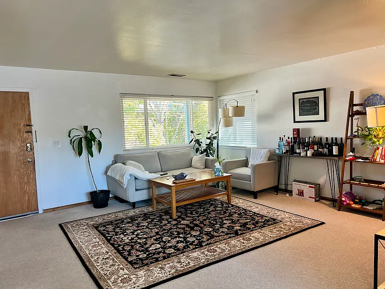 548 Vera Ave #2 — Photo 2