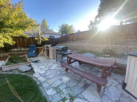 Back paver patio with BBQ island (the BBQs are not included)