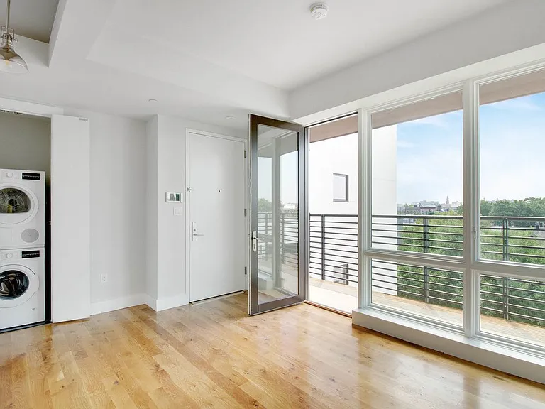 422 Lexington Ave #3C — Photo 1