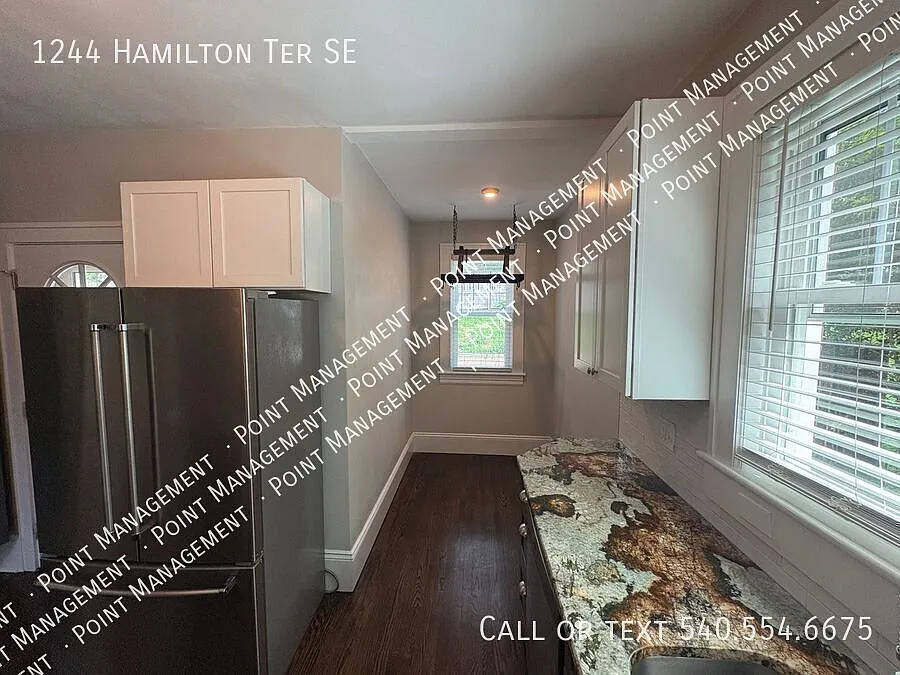 Classic Roanoke Foursquare with Character, Space & Greenway Views! — Photo 4