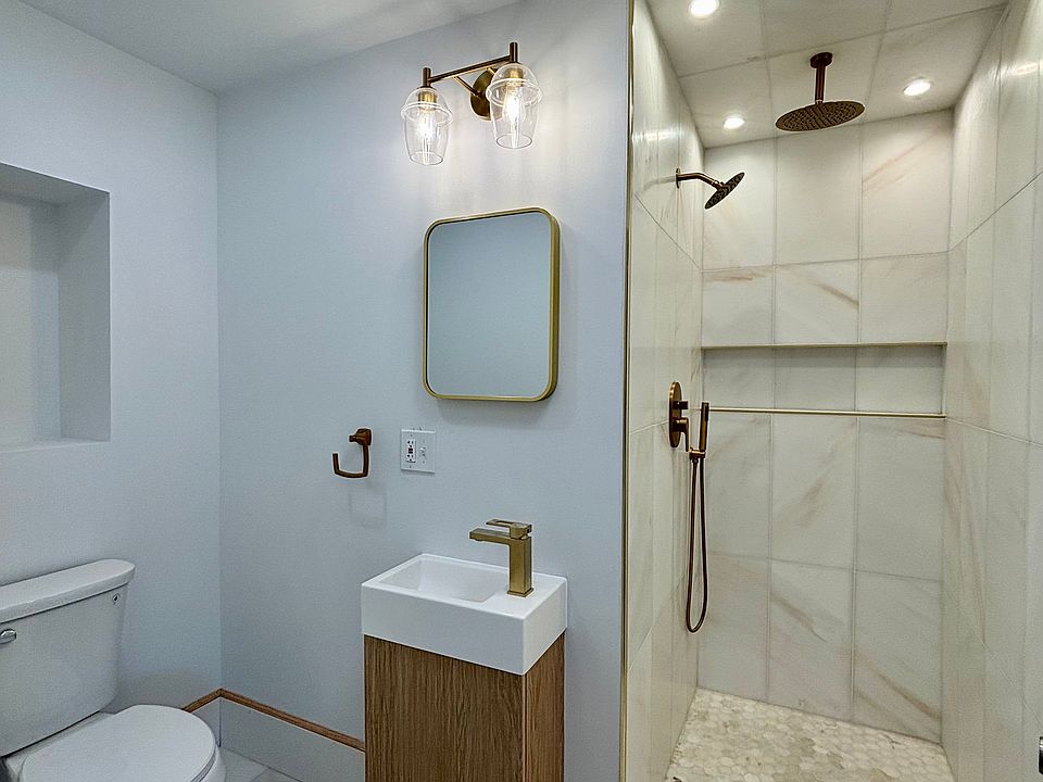 master en-suite bath