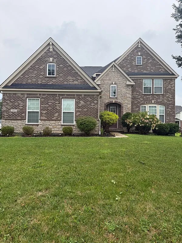 4 bed, 4.5 bath, 5000 sqft, $4,395 — Photo 1