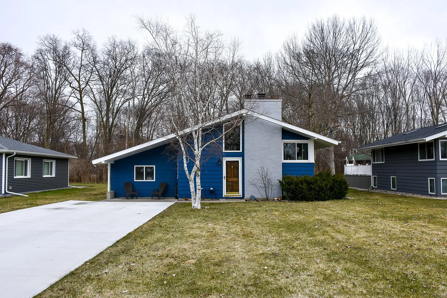 643 Roseland Dr photo 1