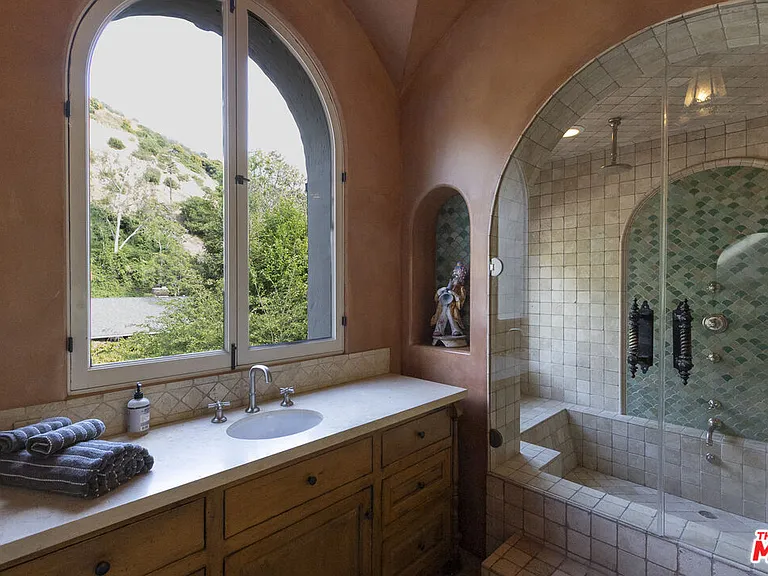 1407 N Beverly Dr — Photo 55