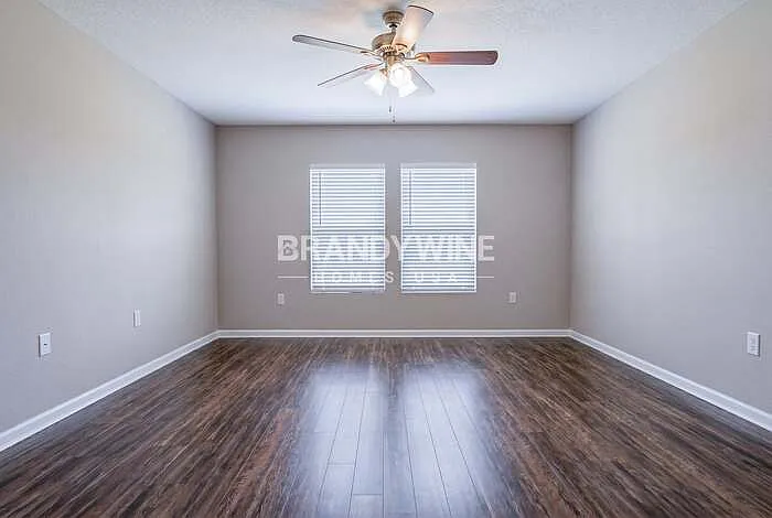 1832 James Madison Ct — Photo 8