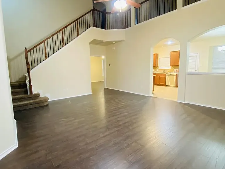 1409 Starlight Dr — Photo 3