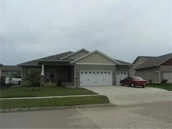 1419 Algonquin Dr, Cedar Falls, IA 50613