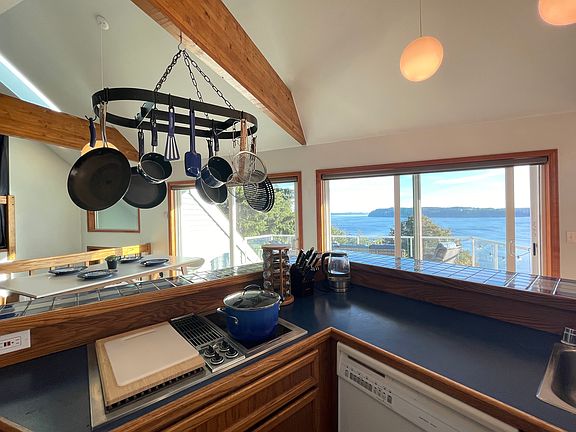 4th image of 796 Leschi Way