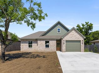 100 Arthur St, Mc Gregor, TX 76657