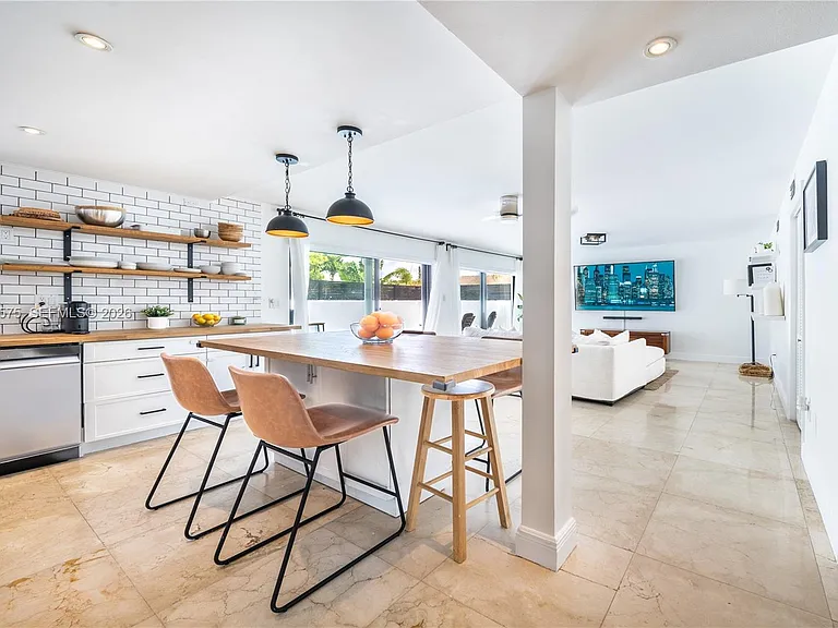 330 SW 133rd Pl — Photo 9