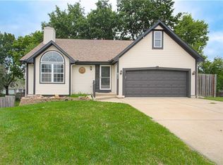 611 NE Field Creek Dr, Blue Springs, MO 64014