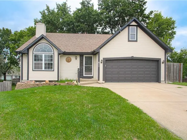 611 NE Field Creek Dr, Blue Springs, MO 64014