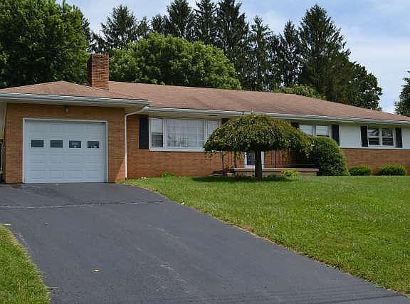 3rd image of 212 Ann Ave