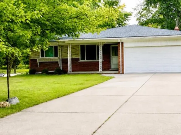 38174 Willowmere St, Harrison Township, MI 48045