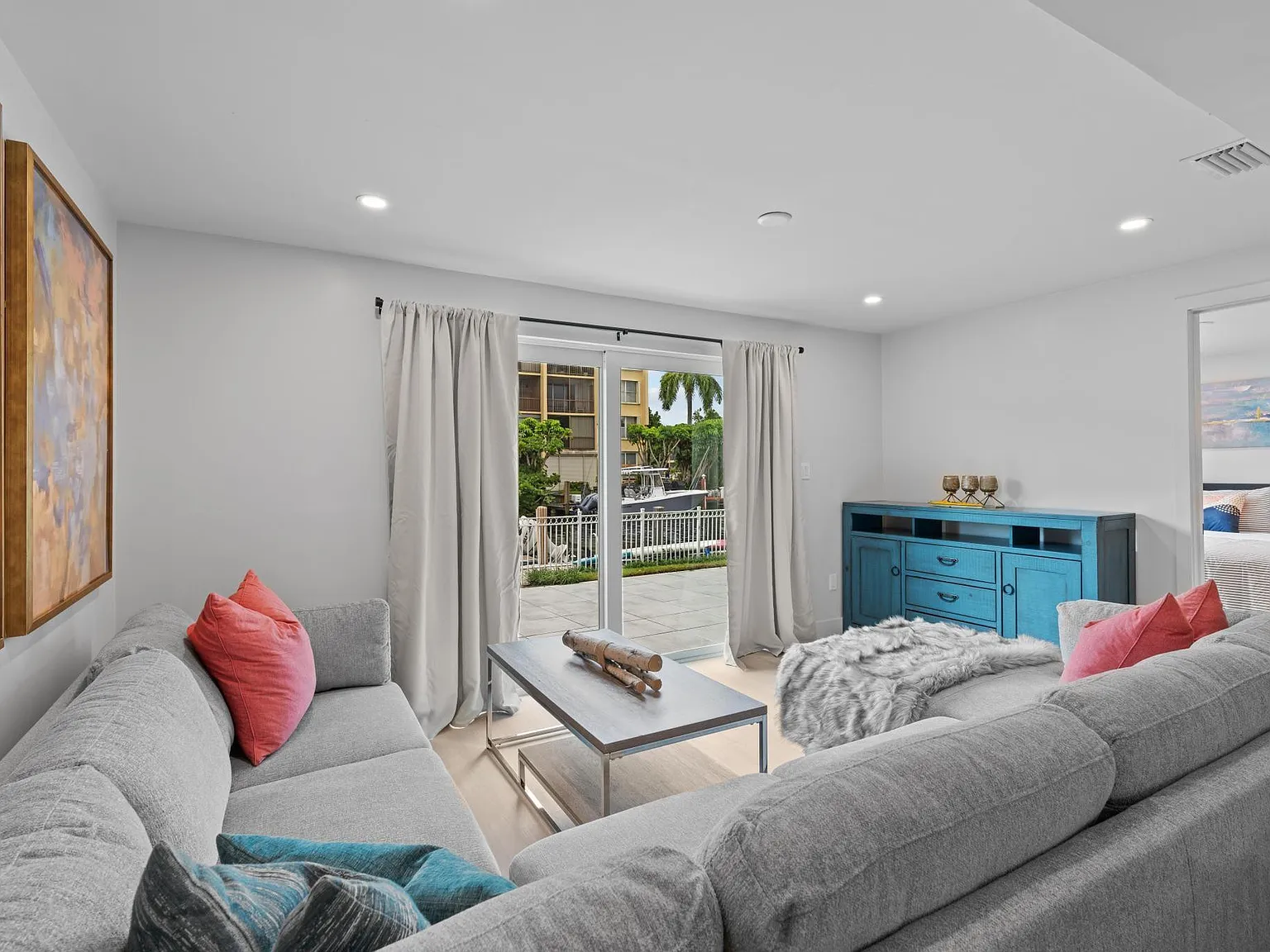 4 bed, 3.0 bath, 2640 sqft, $4,200 — Photo 2