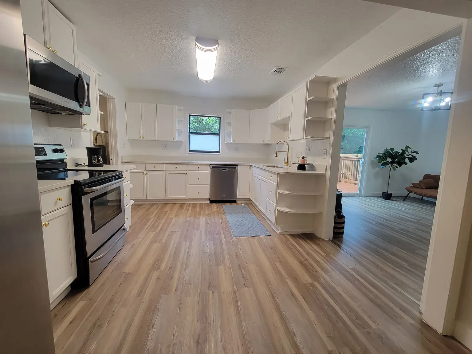 3 bed, 1406 sqft, $1,850 — Photo 4