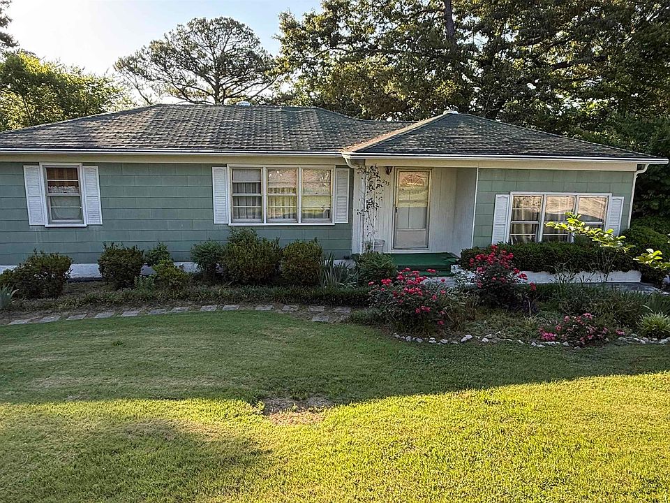 1st image of 233 Iris Dr