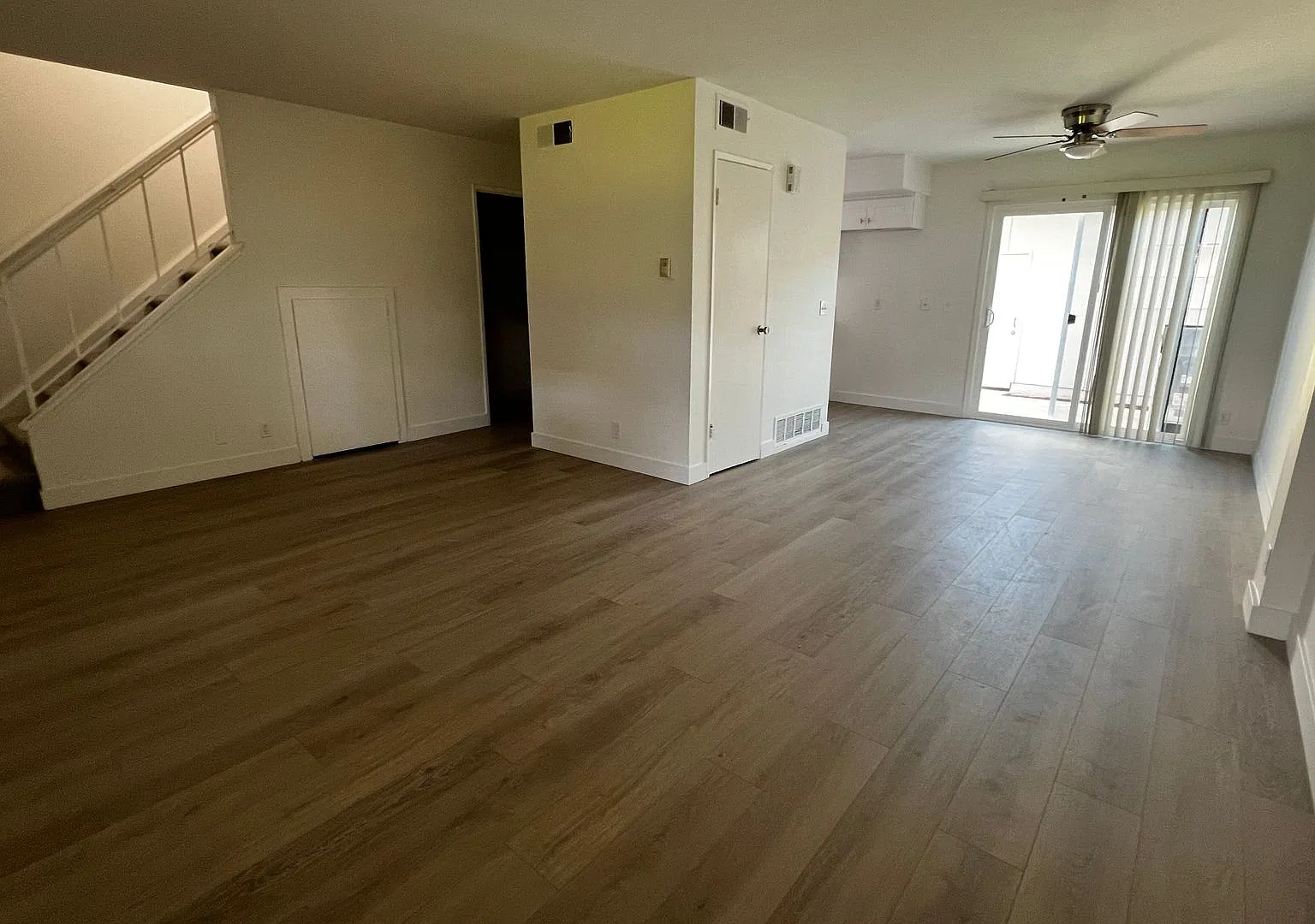 Remodeled 3 bedroom 1 and half bathroom home in Village Townhomes community — Photo 4