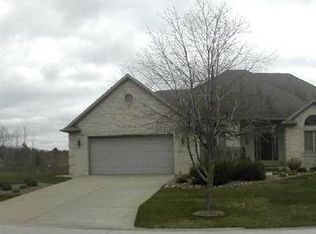 2531 Huntington Way S, Suamico, WI 54173