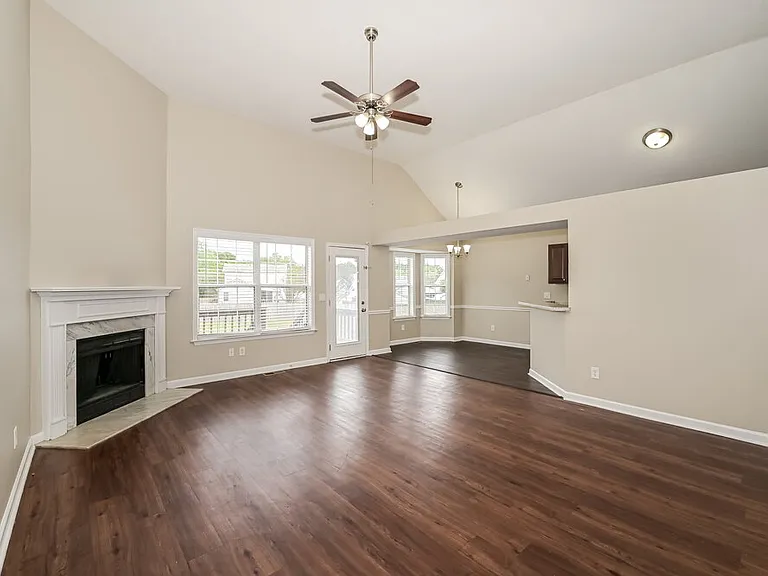 239 Heritage Cir E — Photo 4