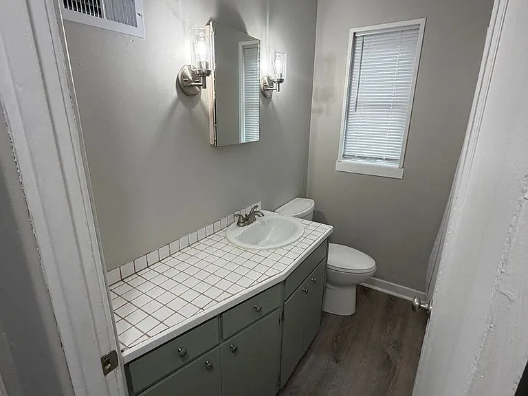 1913 Stirling Ave — Photo 16