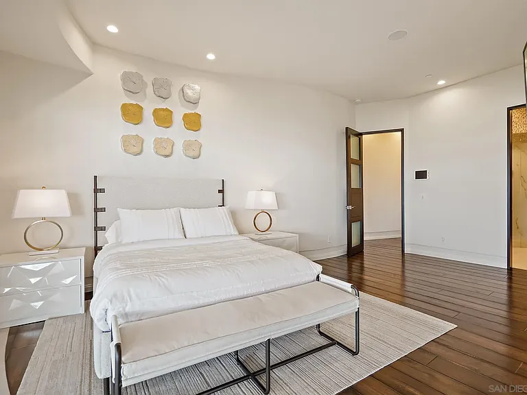 7447 Hillside Dr — Photo 32