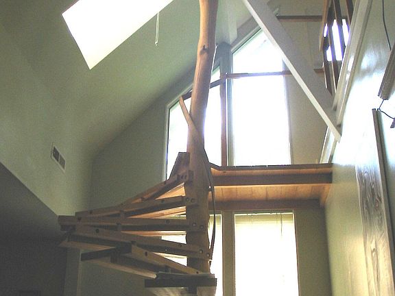 Skandinavian design wooden staircase. Lots of Windows and light