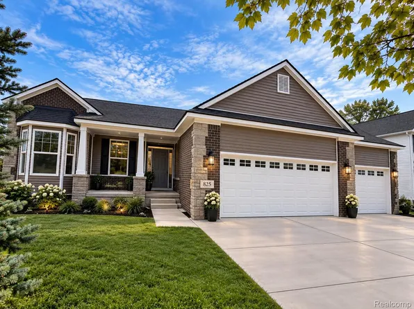 825 Preserve Ln, White Lake, MI 48386