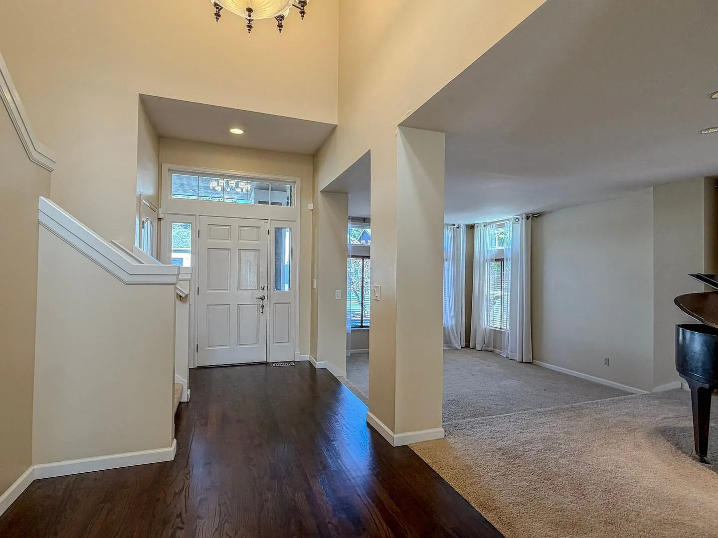 Lovely 4bd/3bth Kenmore Home, $3,900/mo. — Photo 2