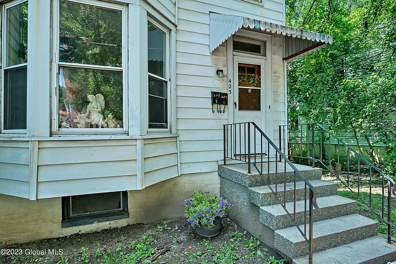 3rd image of 425 3rd Street