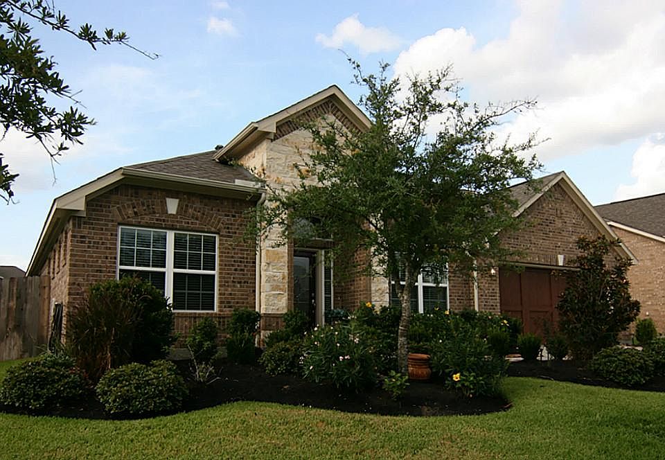 Gorgeous One Story with a POOL!