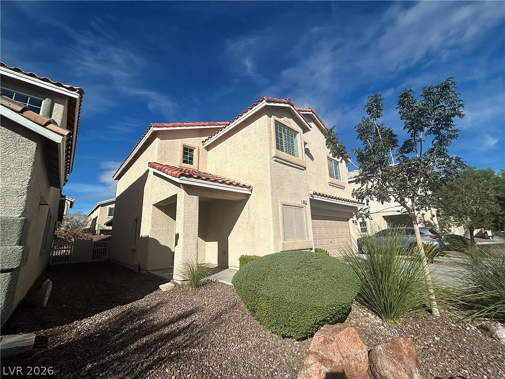 3 bed, 2.5 bath, 1866 sqft, $1,950 — Photo 1