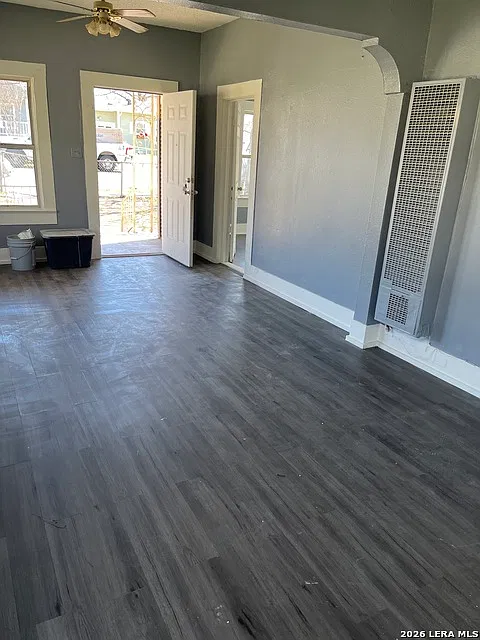 3 bed, 1.0 bath, 860 sqft, $1,250 — Photo 4
