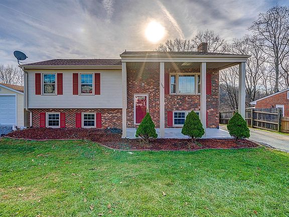 2nd image of 1734 Parker Ln