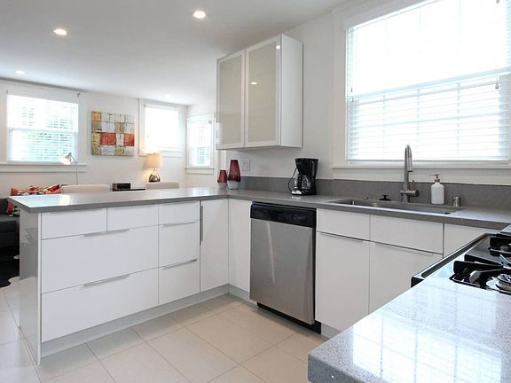 2nd image of 151 W Kalmia St APT 1