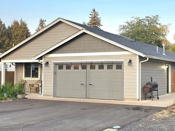 1651 13th Ave, Sweet Home, OR 97386