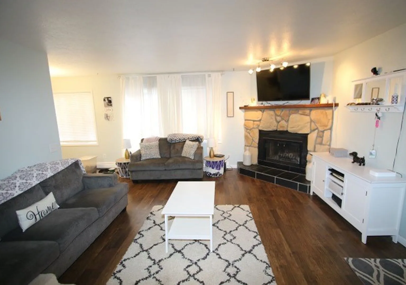 2 Bedroom Condo in East Anchorage close to JBER! — Photo 1
