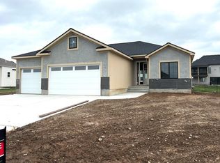 2605 NE Crestview St, Blue Springs, MO 64029