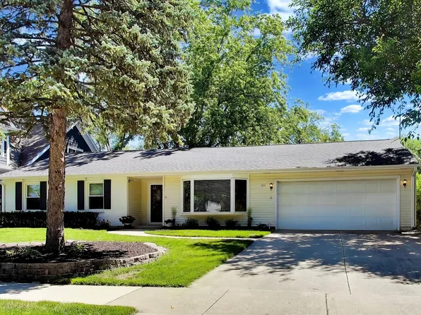 1611 N Fernandez Ave, Arlington Heights, IL 60004
