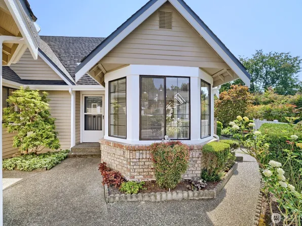 10063 Wallingford Avenue N, Seattle, WA 98133