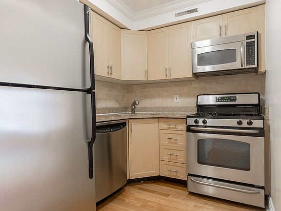 4th image of 210 W 89th St APT 8E
