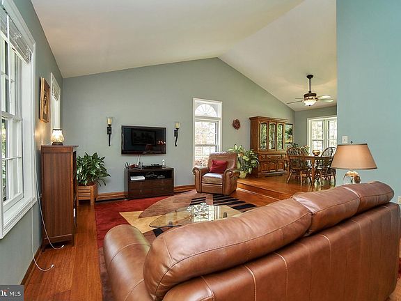 5th image of 6311 Karmich St