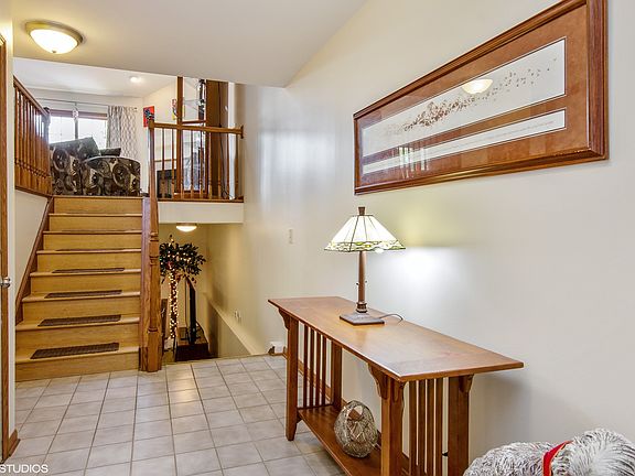 2nd image of 946 Ascot Dr