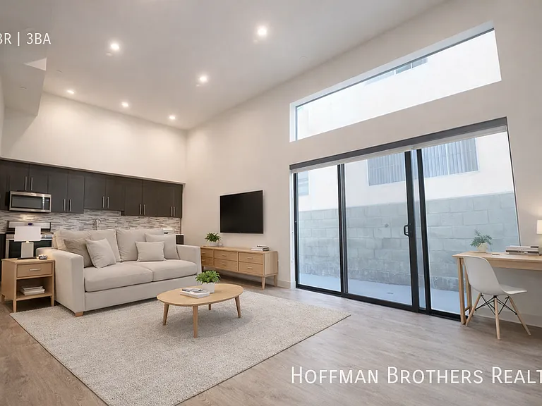 115 S Saint Andrews Pl #7 — Photo 1