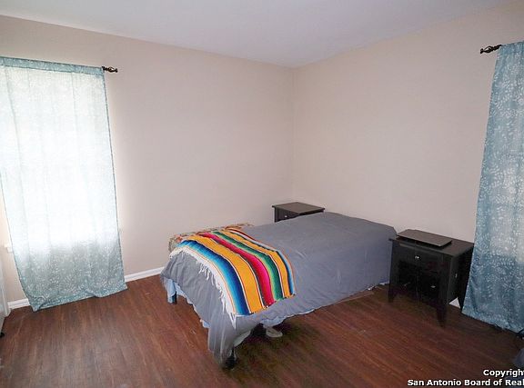 4th image of 310 Revlon Dr