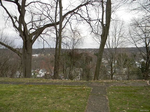 4th image of 11016 Fairview Dr