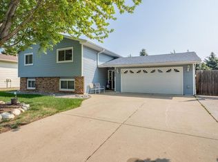 9806 Valley Forge Ln N, Maple Grove, MN 55369