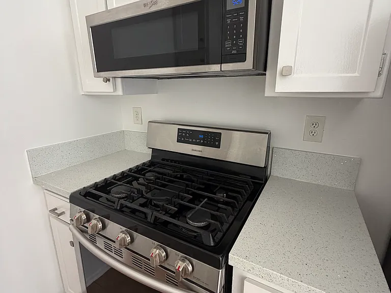 930 Venice Blvd #204 — Photo 11