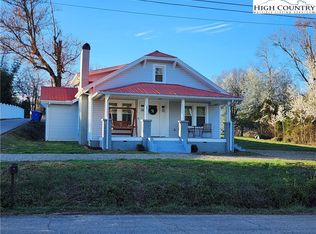 7 E Waugh St, N Wilkesboro, NC 28659